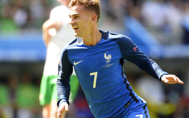 Antoine Griezmann avec le maillot de l'équipe de France